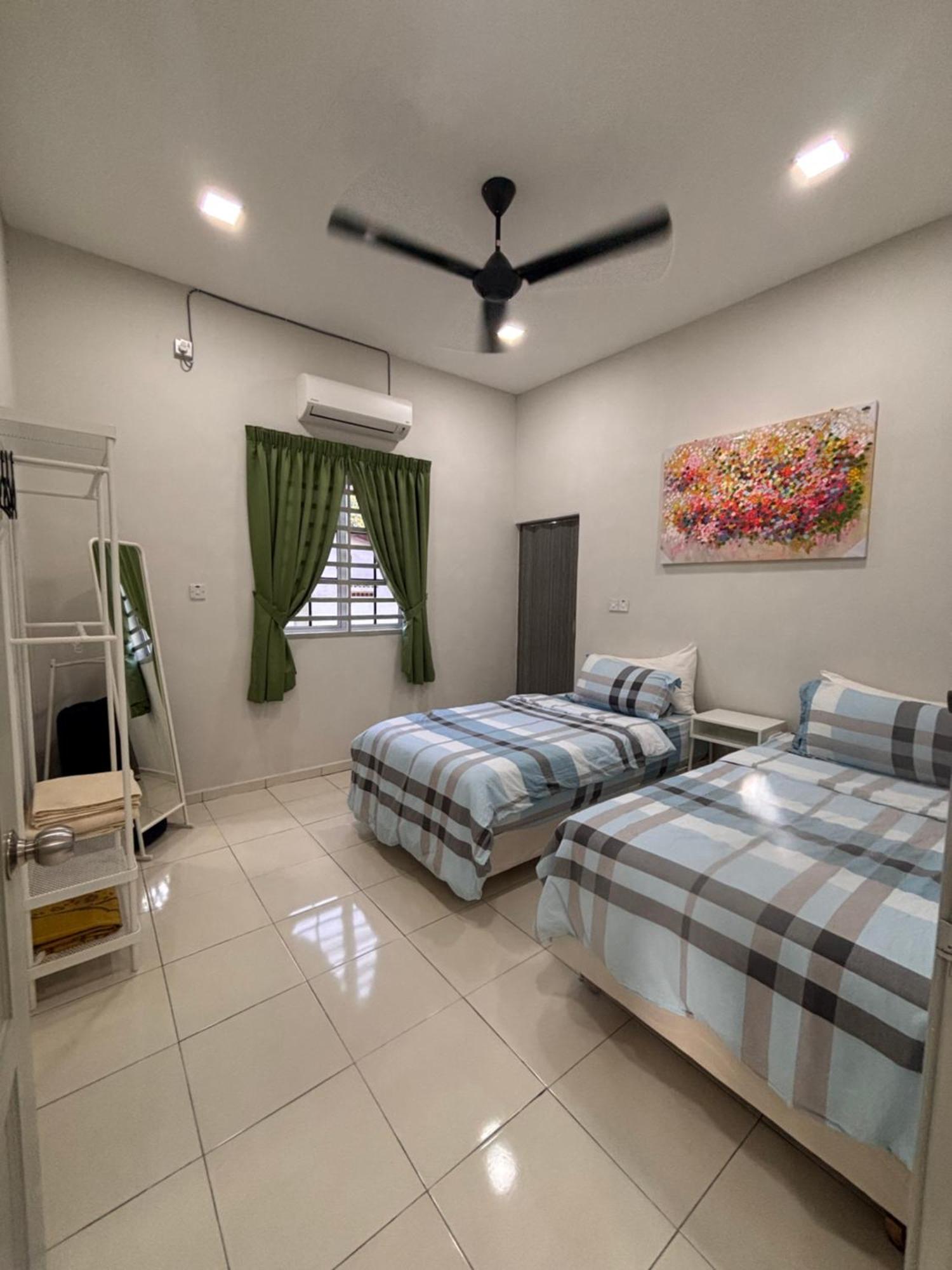 Mak Endon Holiday home Seri Manjung